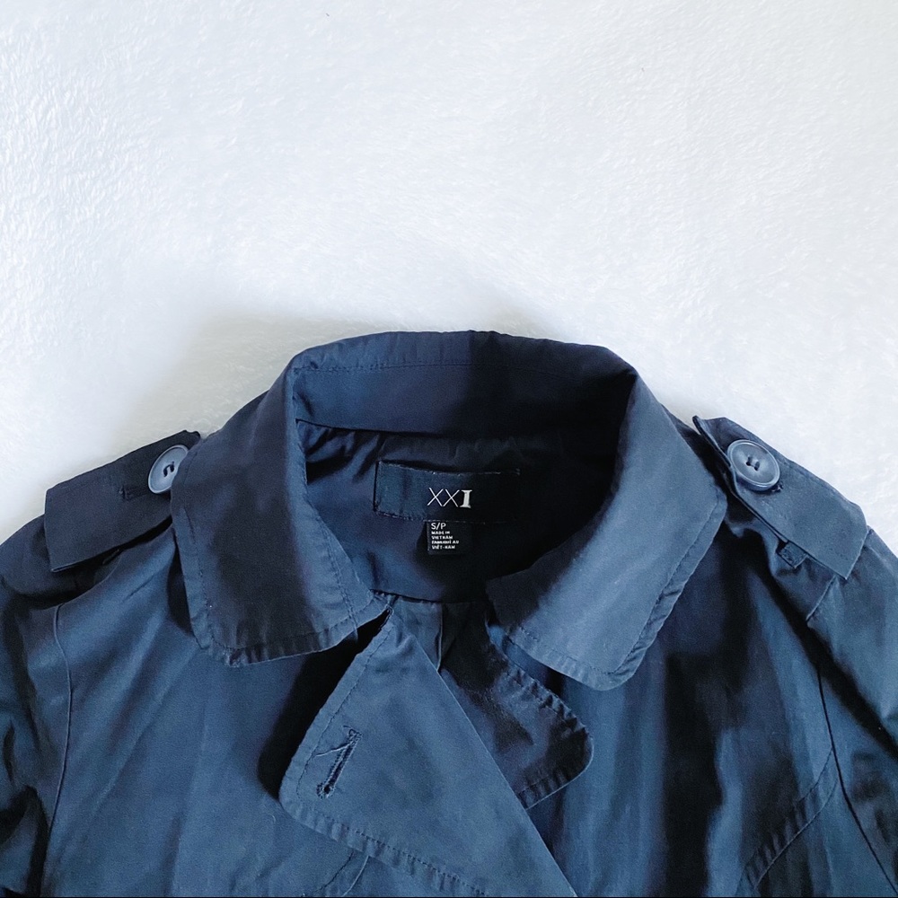 SOLD❌ Forever21 Navy Lightweight Belted Trench - Picture 5 of 10